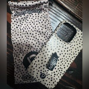 Loopy Mocha Dots - iPhone 13 Pro - Righty